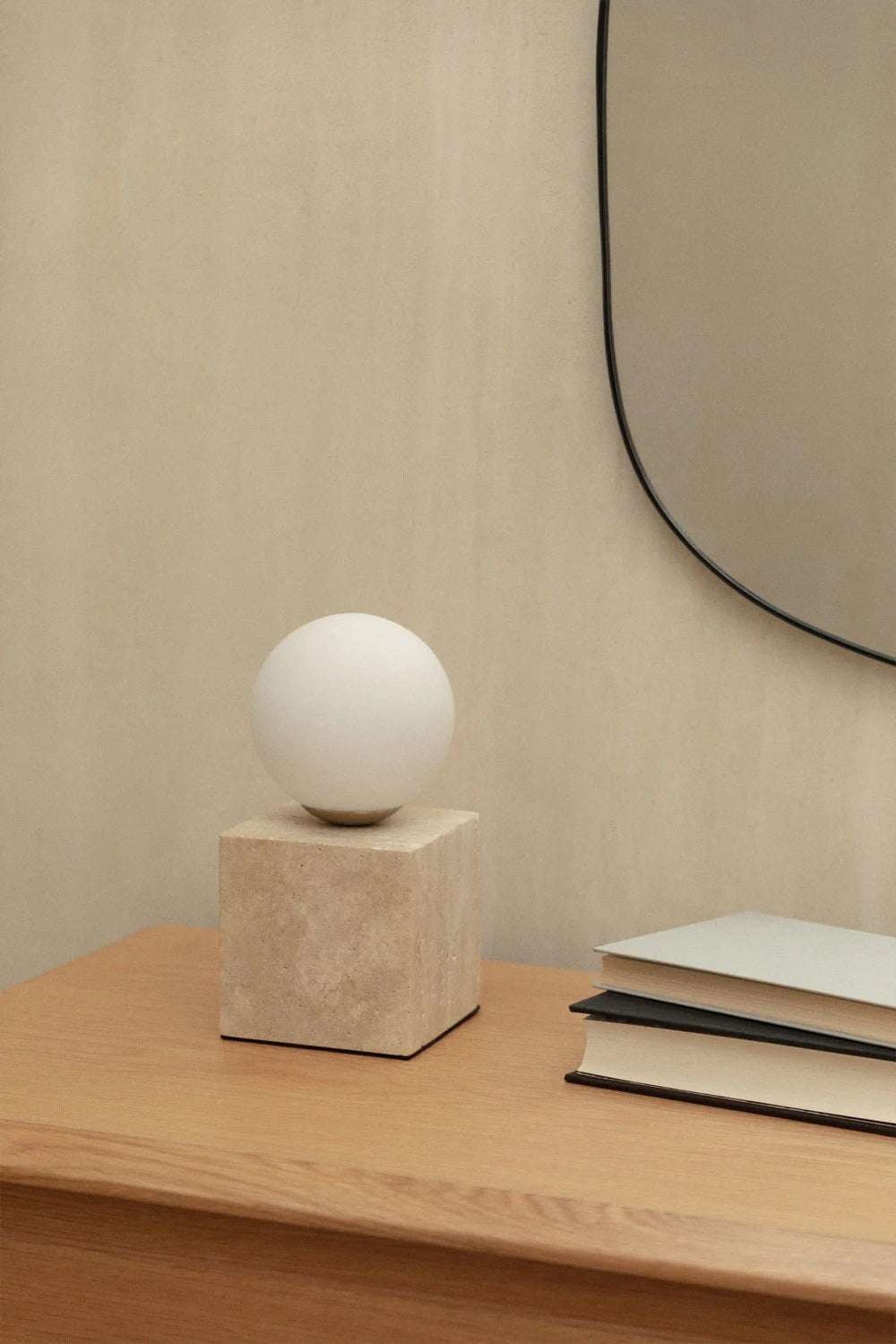 Lámpara de Mesa en Travertino con Bola de Cristal Davise