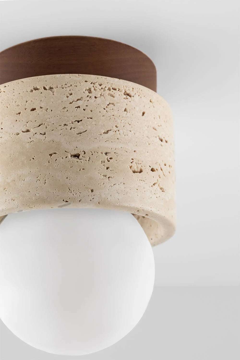 Plafón de Techo en Travertino y Madera Davise