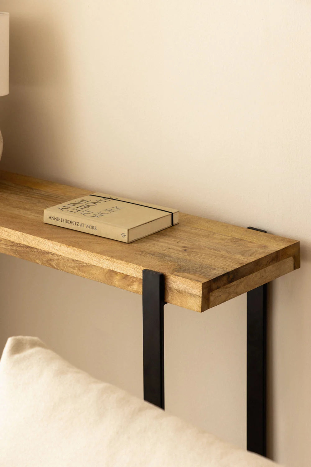 Consola de Madera de Mango y Acero – Kiren