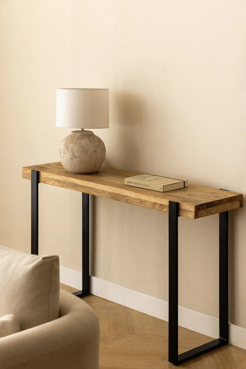 Consola de Madera de Mango y Acero – Kiren