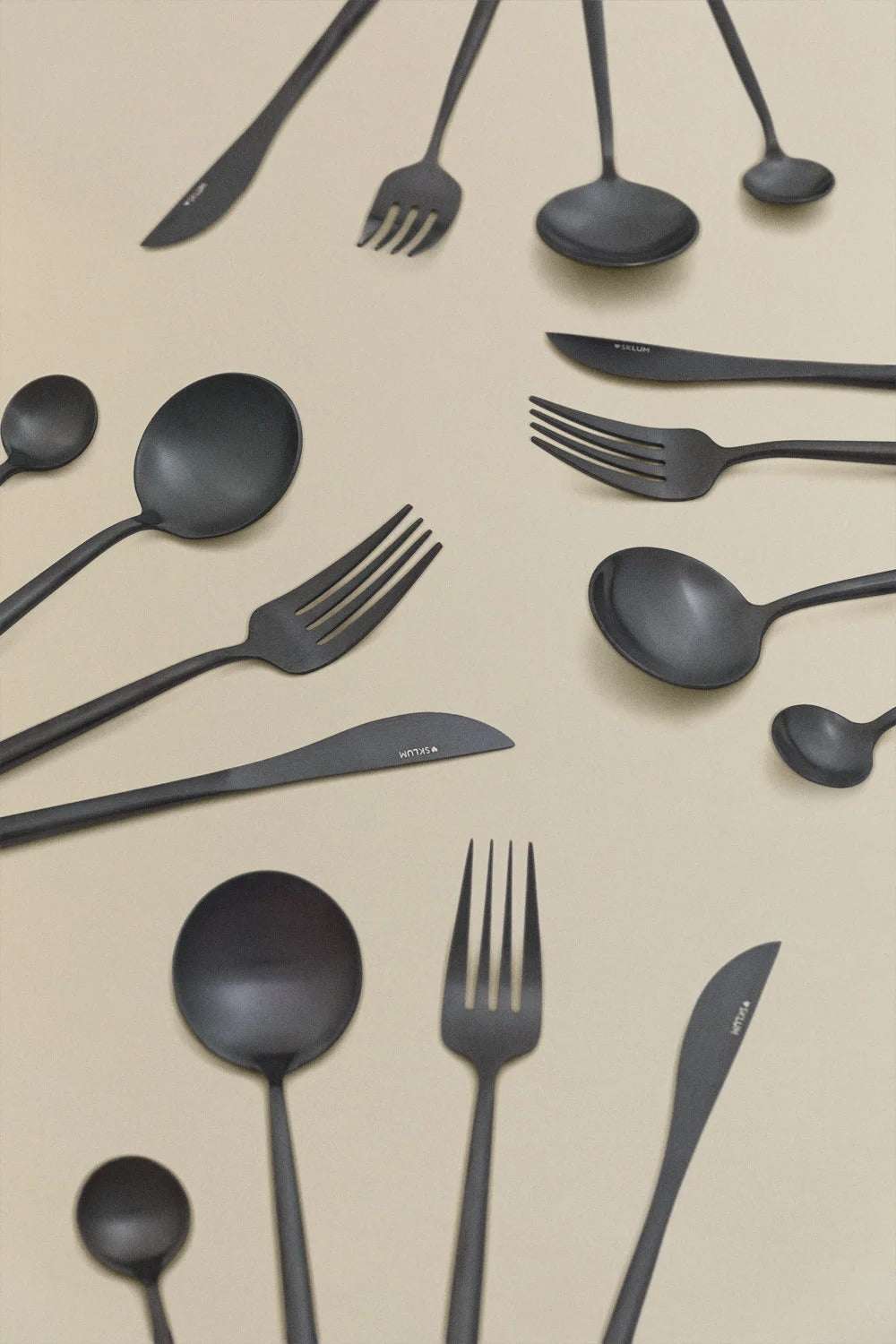 Cubertería Noya Mate – 16 piezas en Negro