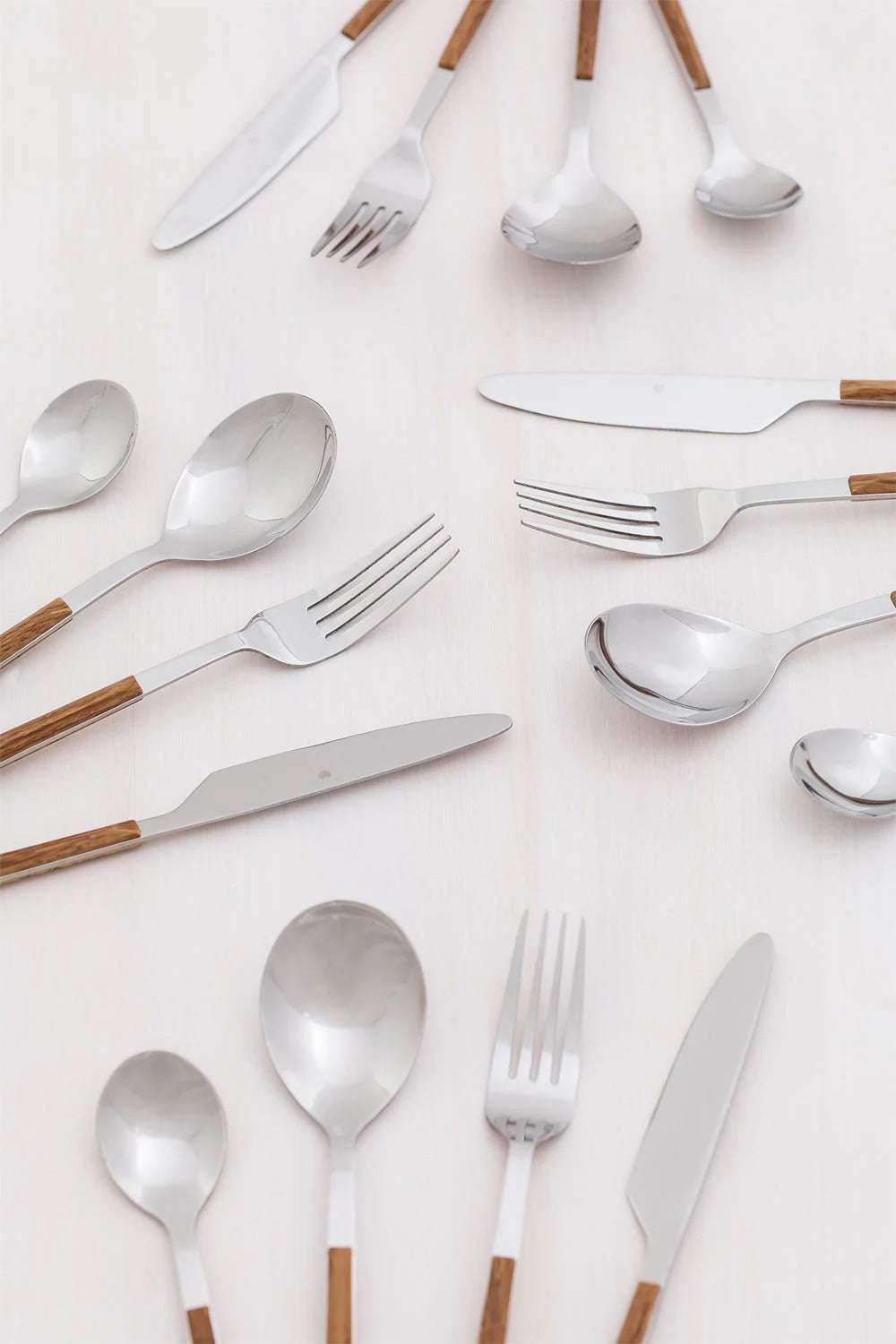 Cubertería Efecto Madera Priya – 16 piezas