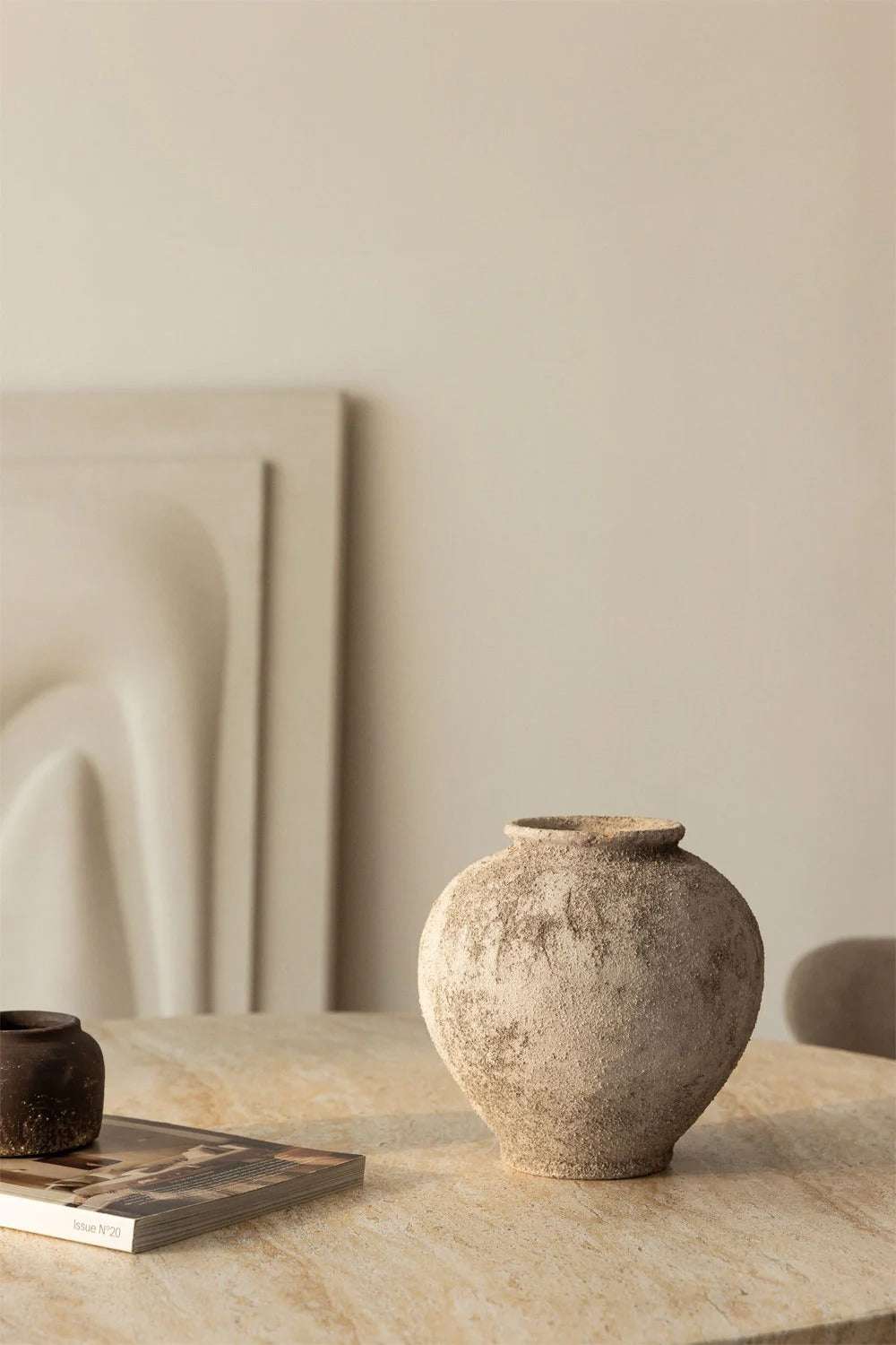 Jarrón Decorativo en Cerámica Filis – Estética Clásica con Toque Contemporáneo