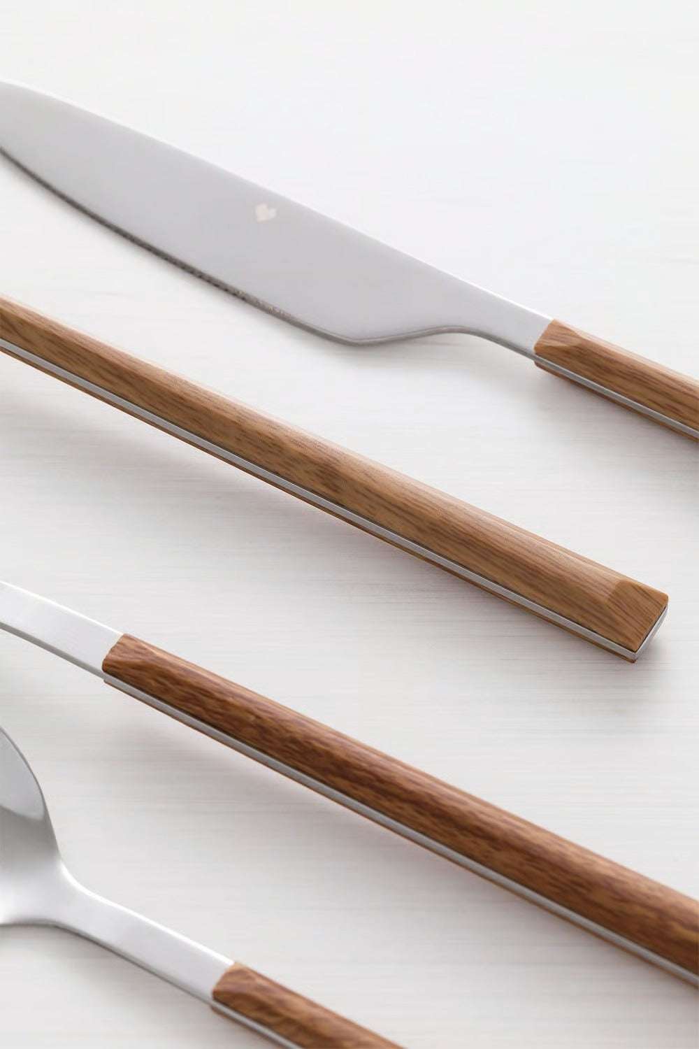 Cubertería Efecto Madera Priya – 16 piezas