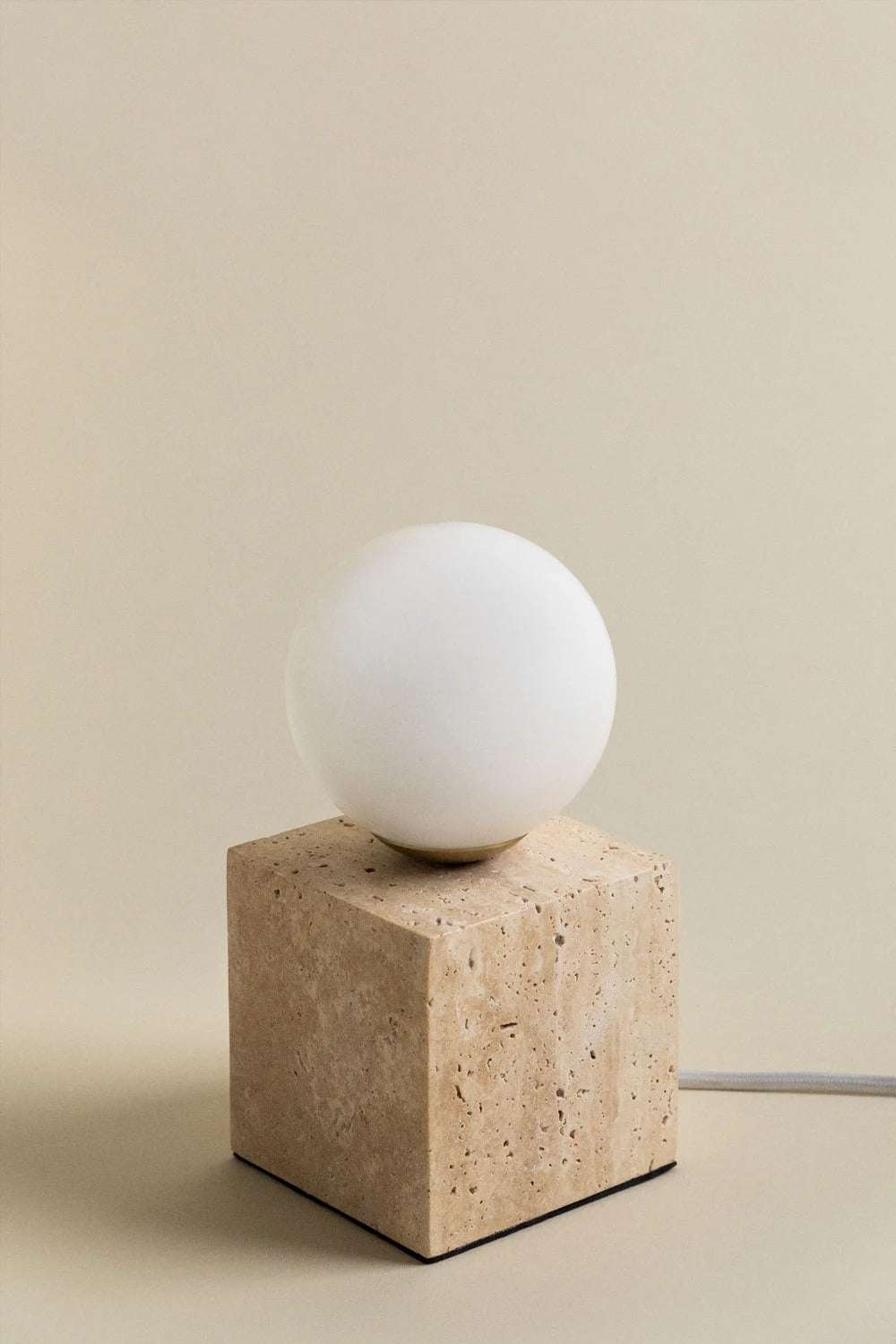 Lámpara de Mesa en Travertino con Bola de Cristal Davise