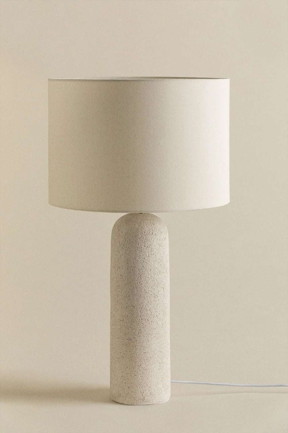 Lámpara de Mesa en Lino y Fibra de Vidrio Otile