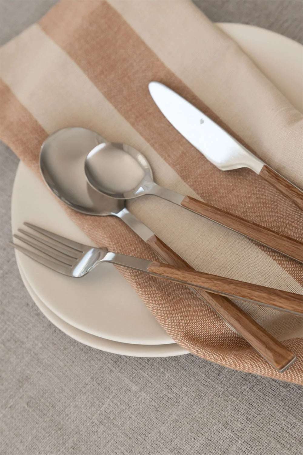 Cubertería Efecto Madera Priya – 16 piezas