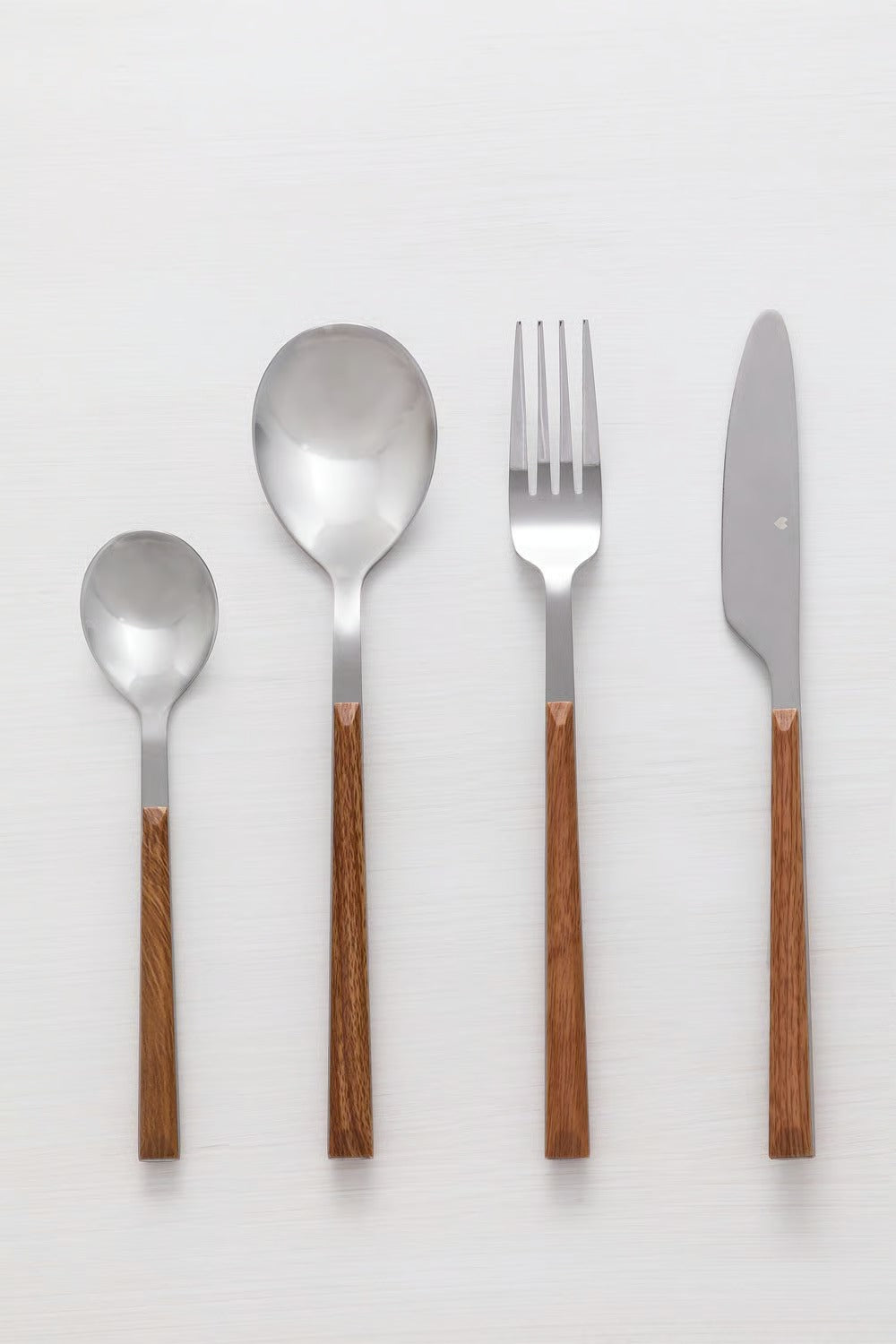 Cubertería Efecto Madera Priya – 16 piezas