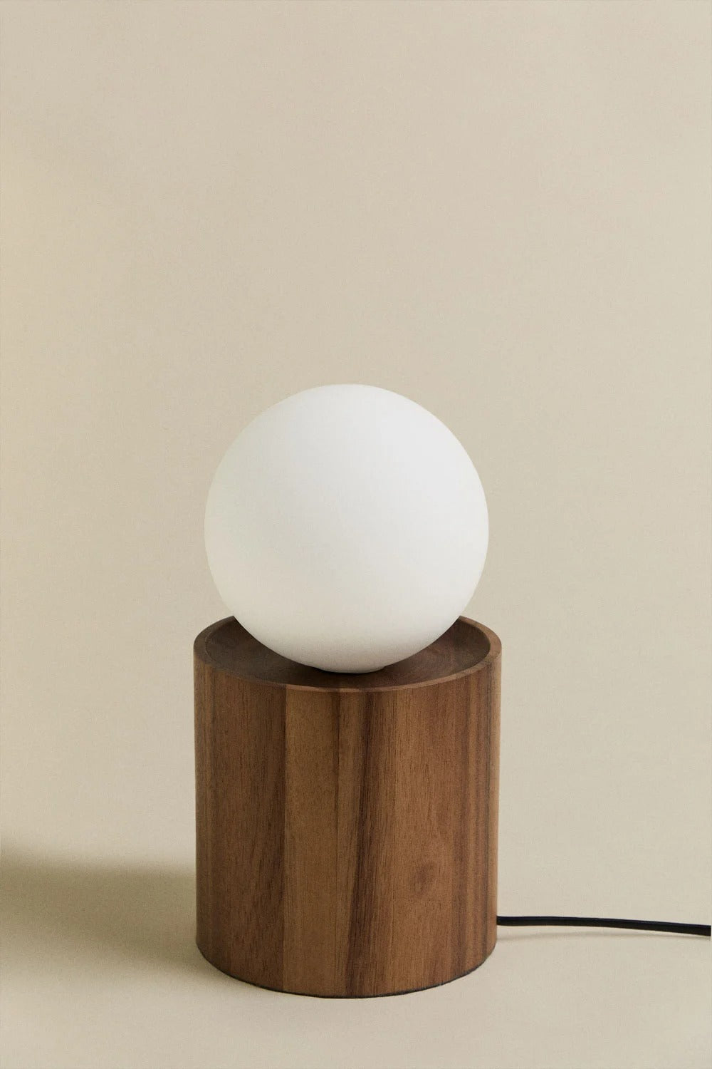 Lámpara de Mesa en Madera de Acacia y Cristal – Freidy - Ami home decor