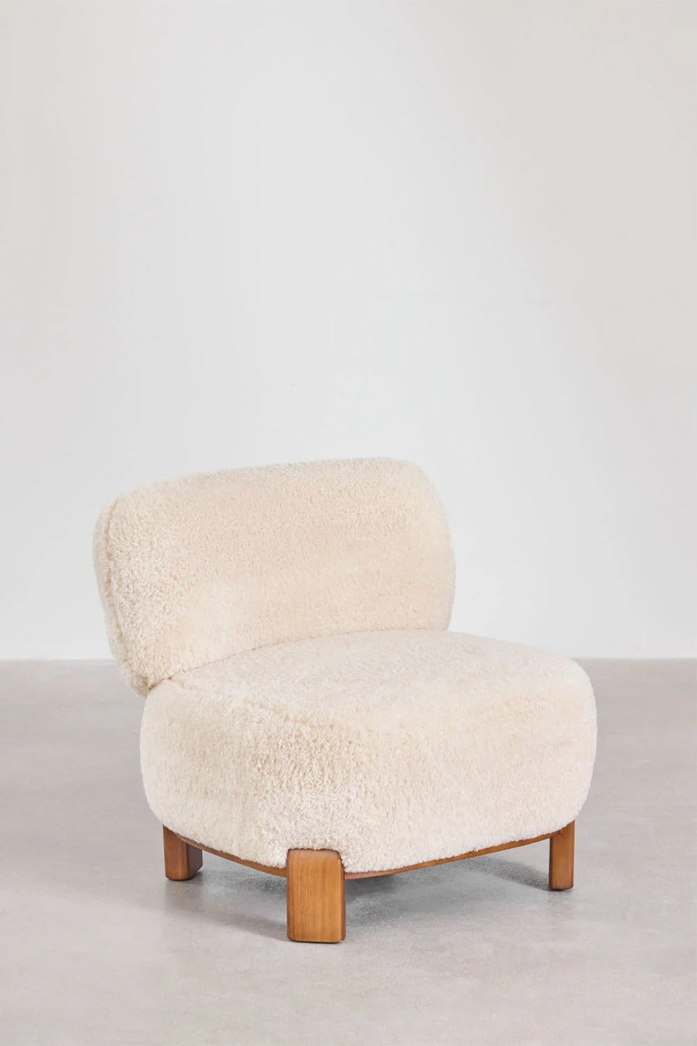 Sillón tapizado en madera de caucho – Eldred