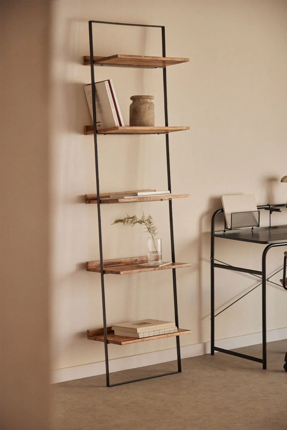Estantería de pared Tyrp – Madera de Mango & Metal