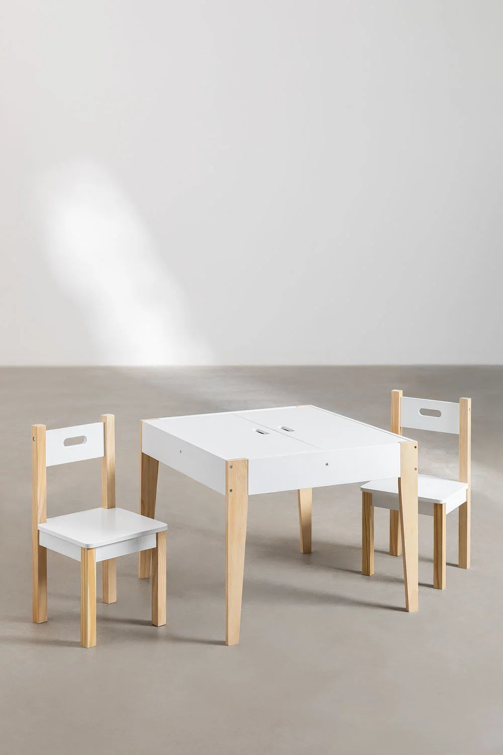 Set de Mesa Pizarra con Almacenaje y 2 Sillas de Madera – Belfy Kids
