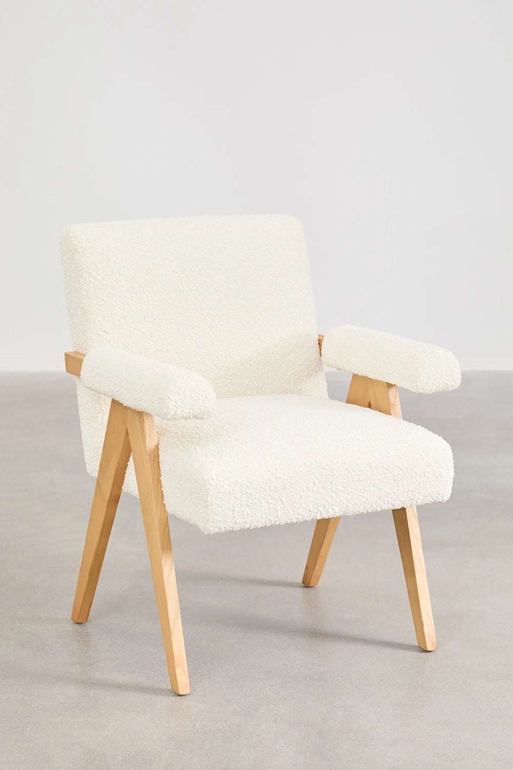 Set Aura – Lucca | Mesa Redonda de Fresno + 4 Sillas Bouclé