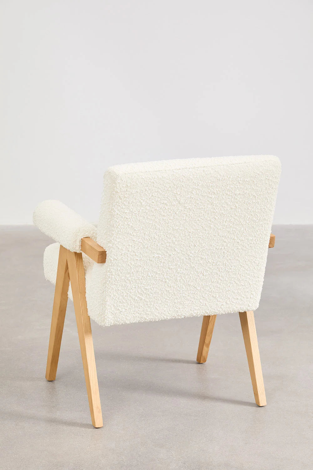 Set Aura – Lucca | Mesa Redonda de Fresno + 4 Sillas Bouclé